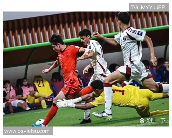 U20辽宁队与新疆队激战正酣青年篮球赛场上的精彩对决引人瞩目 U20辽宁队与新疆队激战正酣青年篮球赛场上的精彩对决引人瞩目