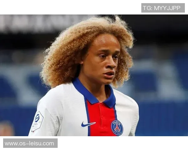 哈维西蒙斯：新星崛起，足球场上的未来之星与传奇之路